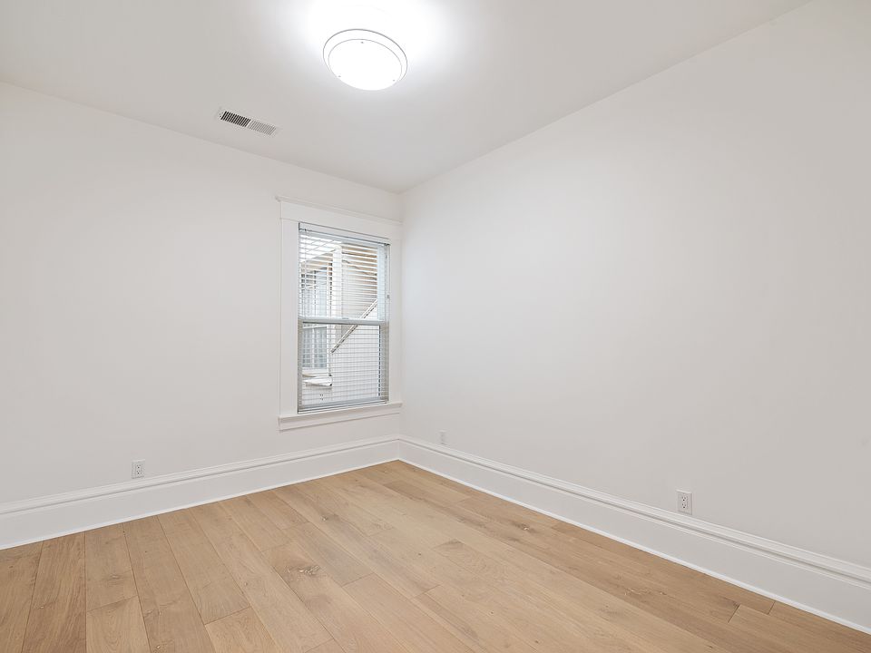 Bedroom (unfurnished)