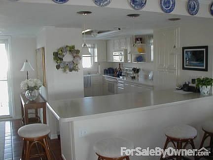 KITCHEN : 17 X 9