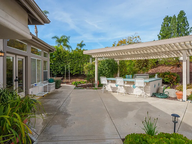 16880 Saint James Dr — Photo 29