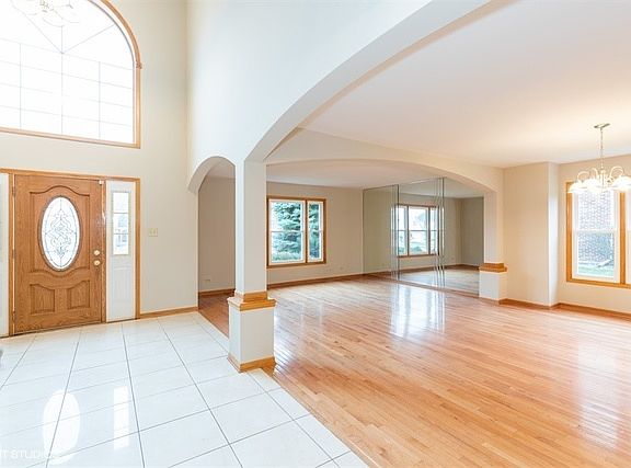3rd image of 3706 Streamwood Dr
