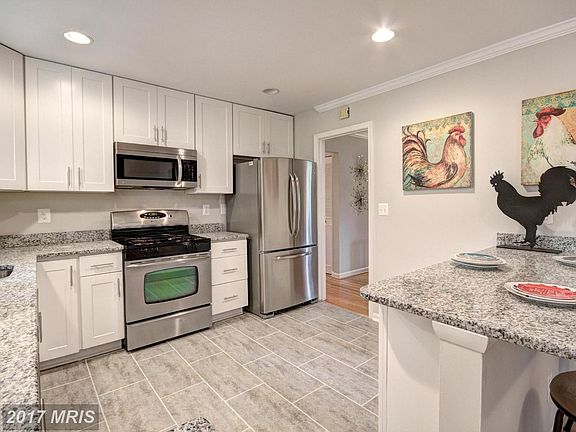2nd image of 8805 Willowridge Ln