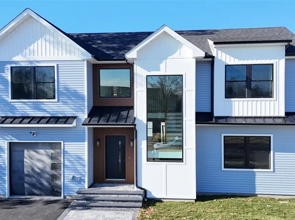 14 Fawn Ln, Westbury, NY 11590