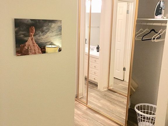 4th image of 3920 Ingraham St #315