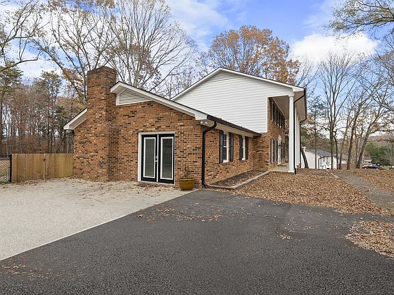 3rd image of 2926 Little River Dr