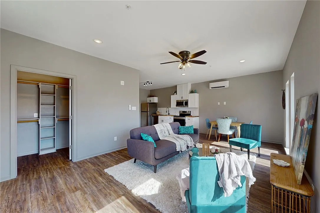 1 bed, 775 sqft, $1,400 — Photo 4