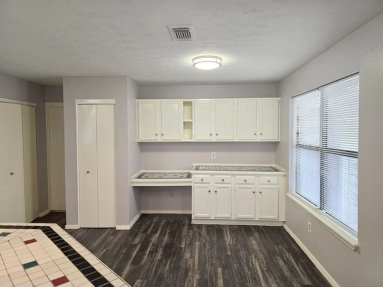 1335 Willersley Ln — Photo 8
