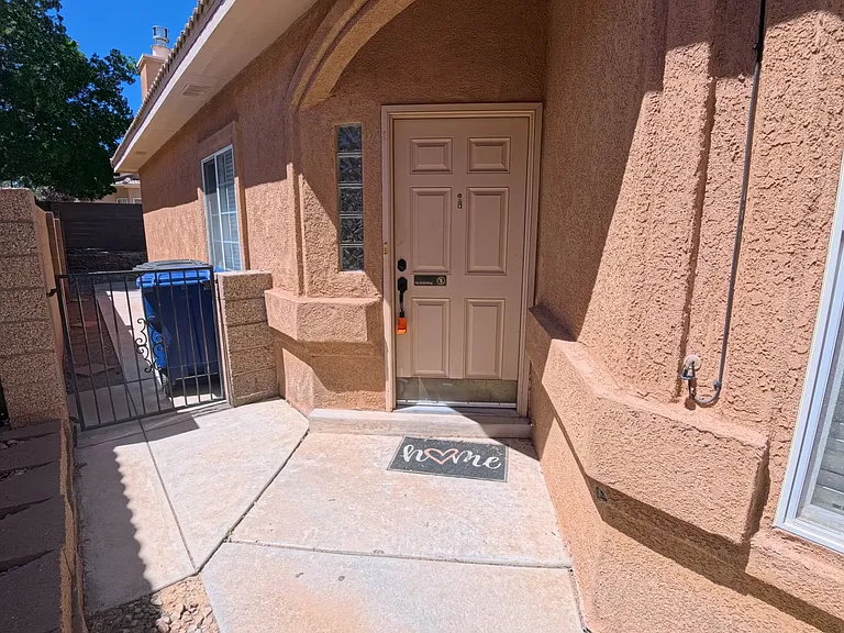 7240 Boxwood Ave NE — Photo 3