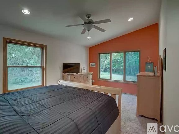 5th image of 2296 Tower Dr #2