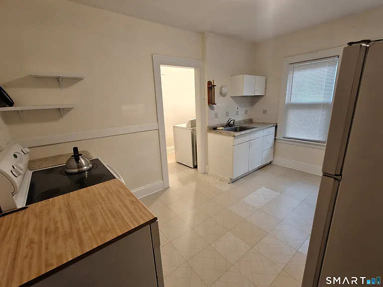 143 Dover Rd — Photo 24