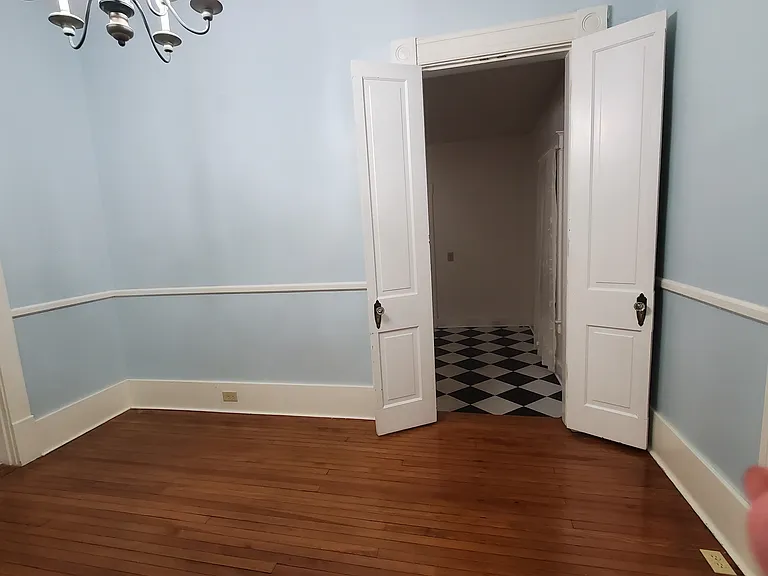 114 W Lexington Ave — Photo 33