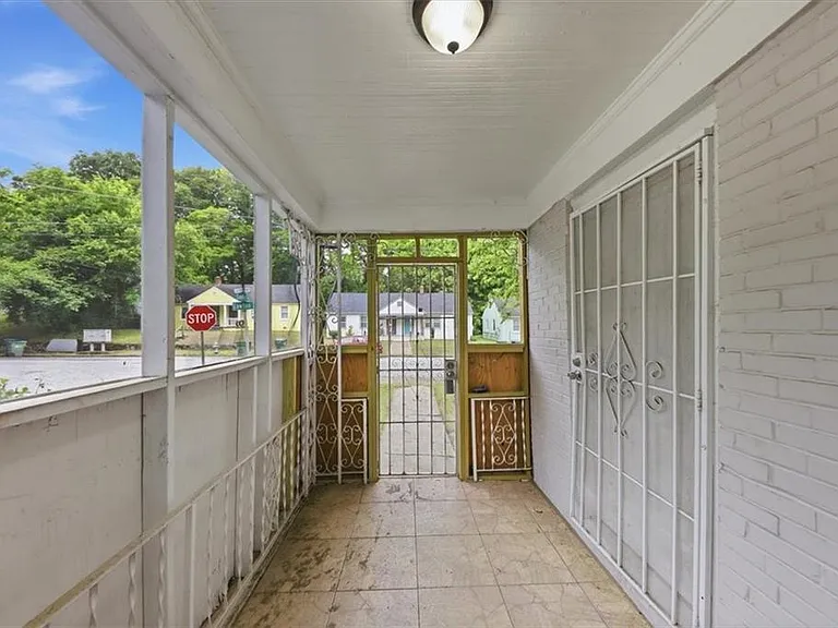 154 Lawton St SW — Photo 3