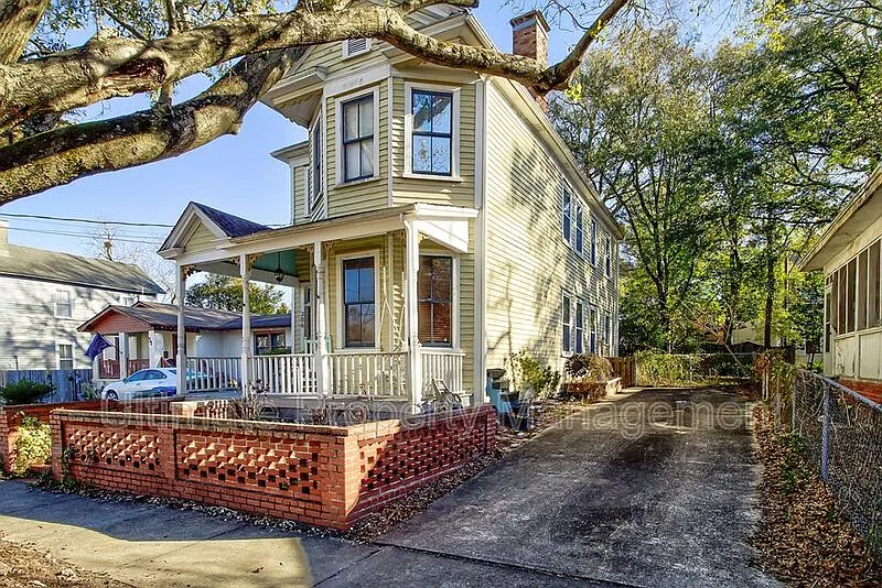 3 bed, 2.0 bath, 1860 sqft, $2,195 — Photo 2
