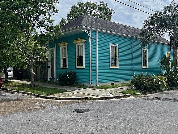 3rd image of 1002 N Dupre St