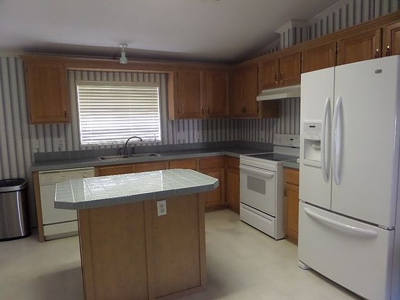 4th image of 19 Jonquill Dr
