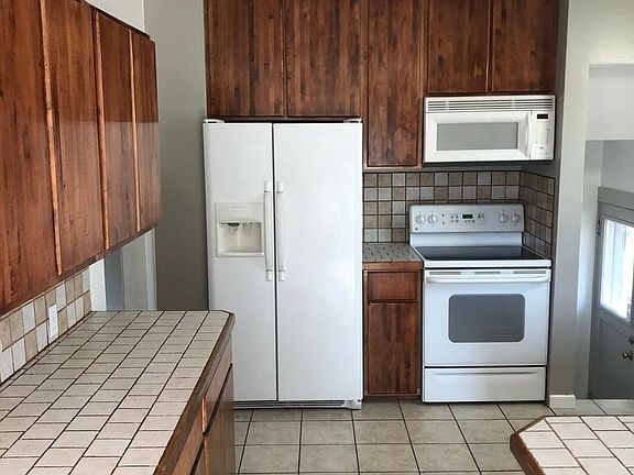 5th image of 2617 N Normandie St