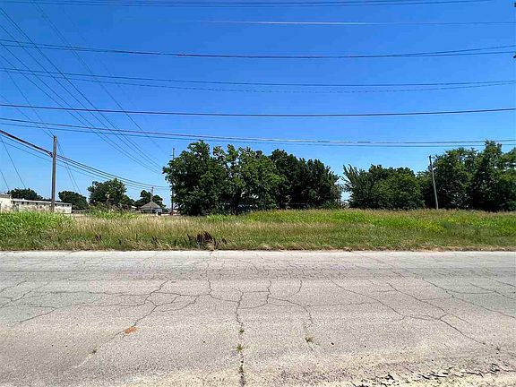 3rd image of 217 W Maple St