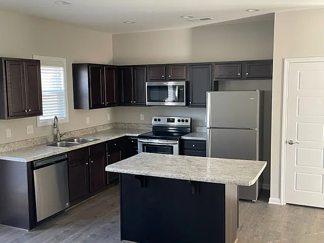 208 Gretzky Pkwy — Photo 2