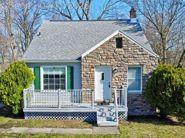 3556 Brookdale Ln, Waterford, MI 48328