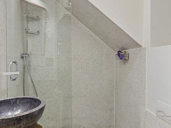 4th image of 102 Bedford St #1