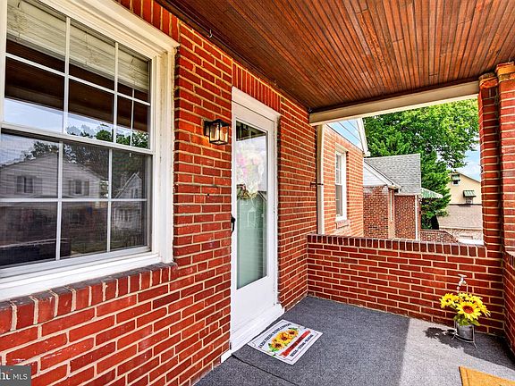 3rd image of 104 W Elm Ave