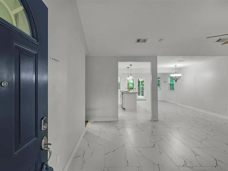 1215 Tejas Blvd — Photo 1