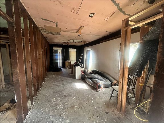 4th image of 3205 Broadway Ave