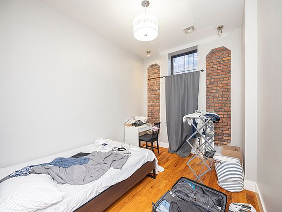 5th image of 32 Belvidere St APT 1