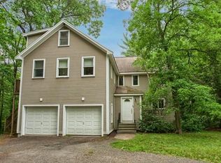 25 Old Lantern Ln, Groton, MA 01450