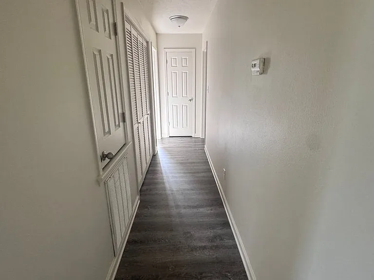 100 E Lauren Rd — Photo 14