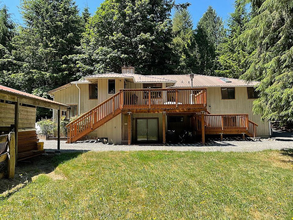 Big split-level rear deck