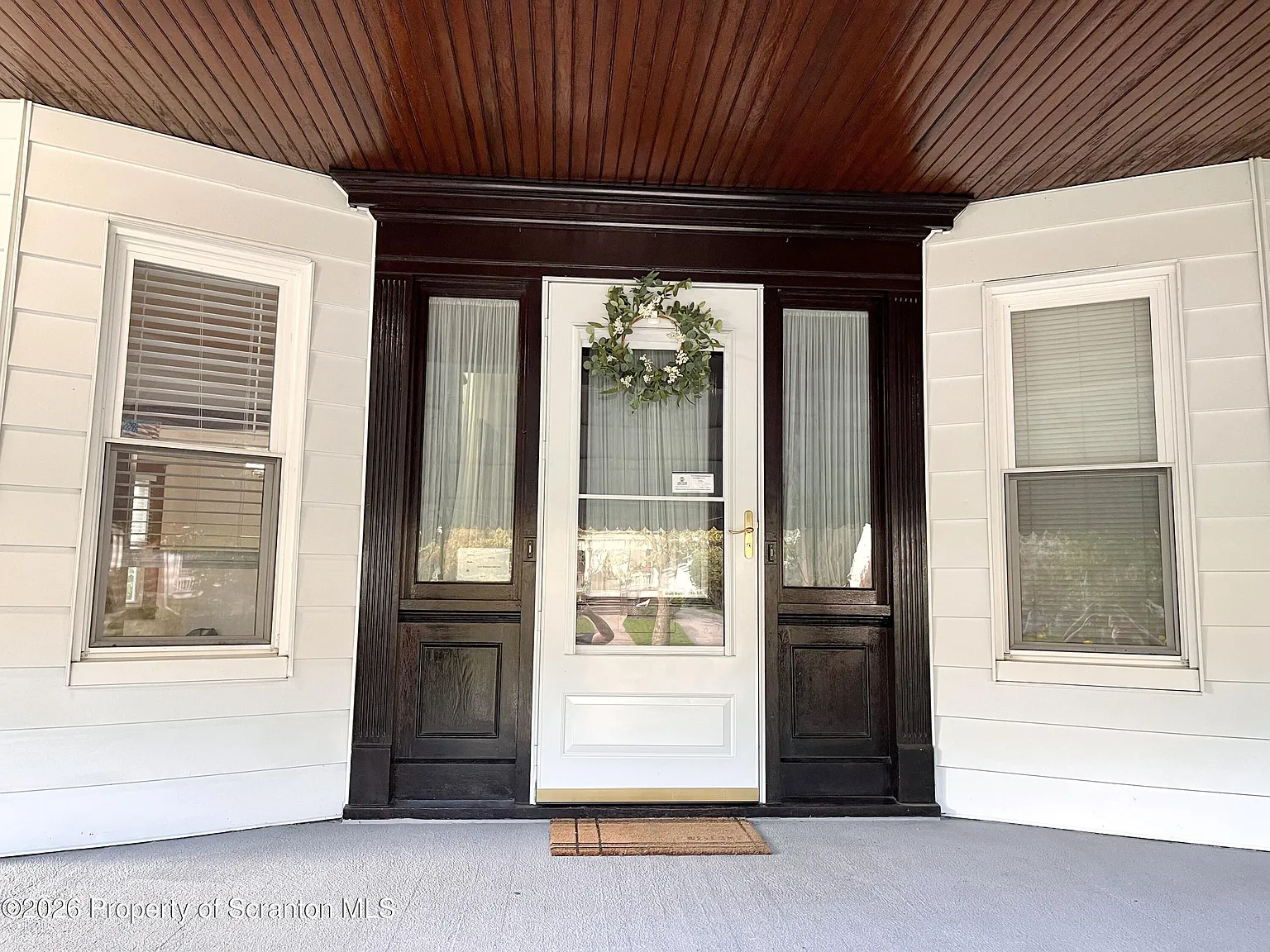 3 bed, 1.5 bath, 2202 sqft, $1,500 — Photo 2