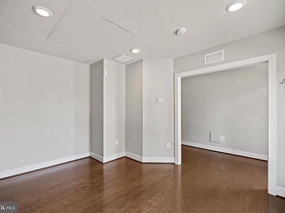 5th image of 16329 Columbus Ave