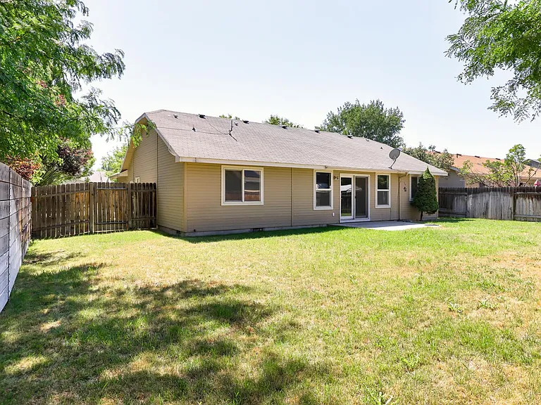 7838 W Prince St — Photo 18