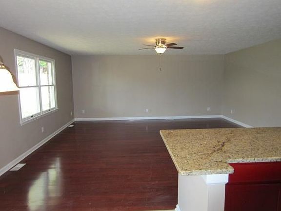 4th image of 105 Madonna Dr