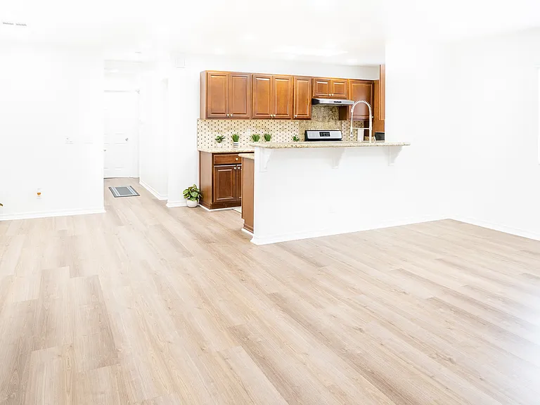 8330 Lilienthal Ave — Photo 20