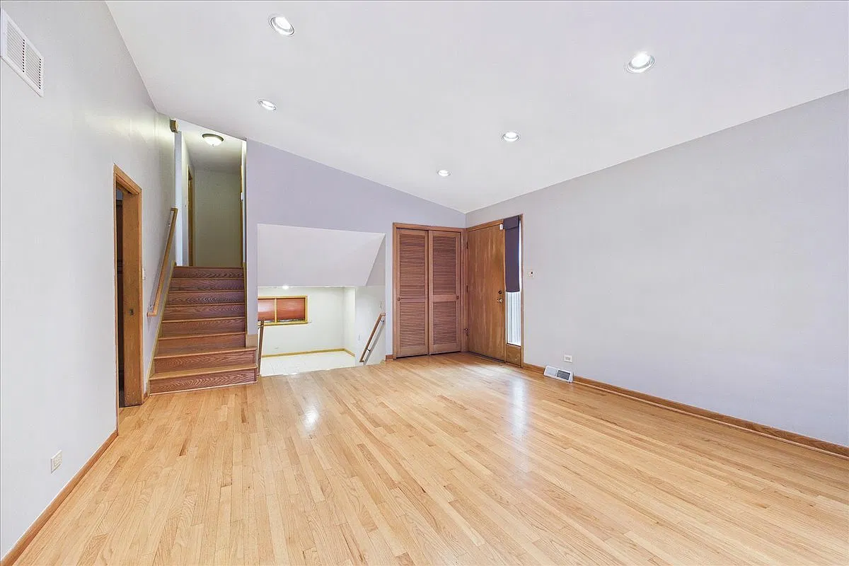3 bed, 1296 sqft, $2,900 — Photo 3