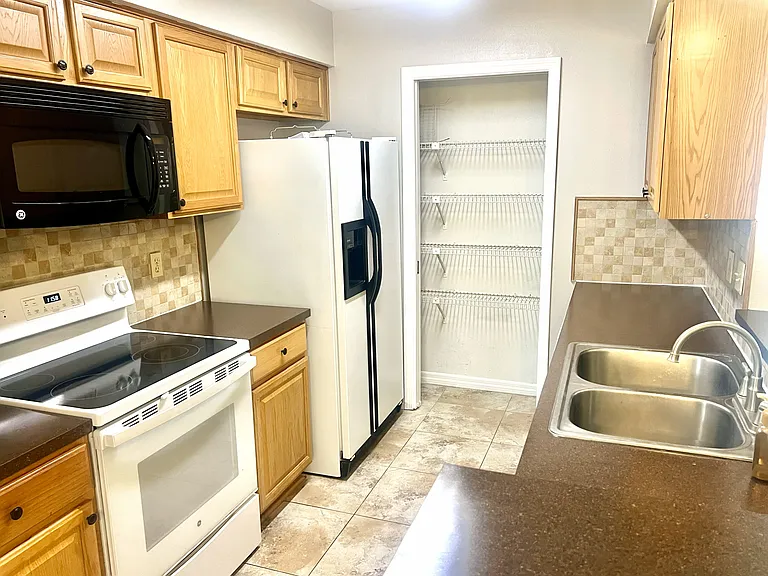 611 Casa Park Ct #D — Photo 5