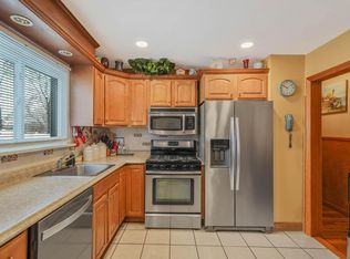 44 Stuyvesant St, Brentwood, NY 11717