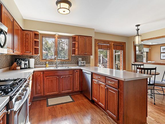 4th image of 13617 Deerpath Dr