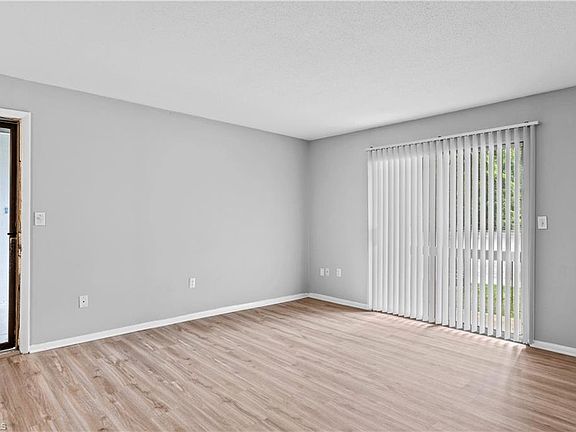 5th image of 2230 Sunderland Rd APT 42E