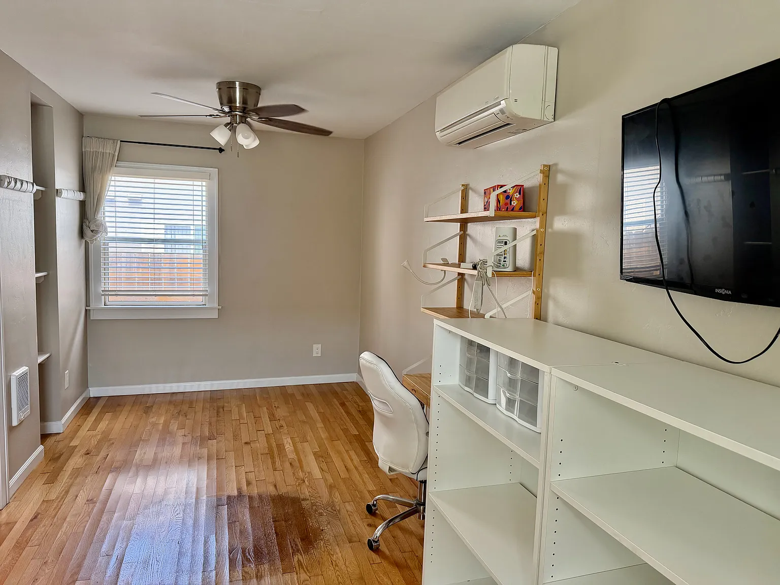 Studio, 350 sqft, $1,500 — Photo 2