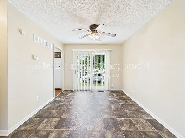 166 SW Robin Rd — Photo 7