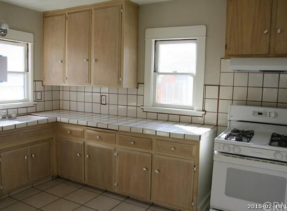3rd image of 608 E Jefferson Ave