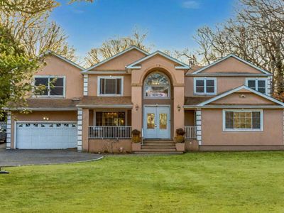 1076 Westminster Avenue, Dix Hills, NY, 11746