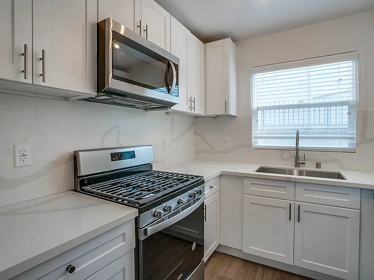 115 N Eastwood Ave — Photo 3