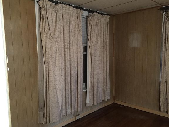 5th image of 3933 California Ave