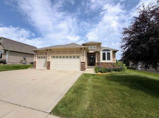2704 Castles Gate Dr, Sioux City, IA 51106