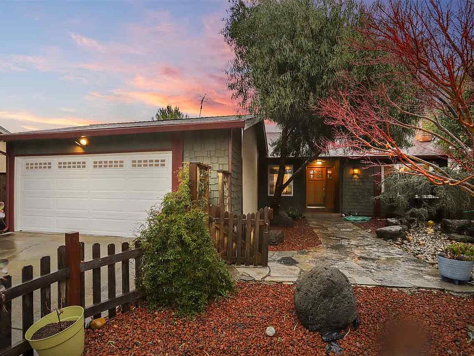 2nd image of 3049 Reynolds Ct