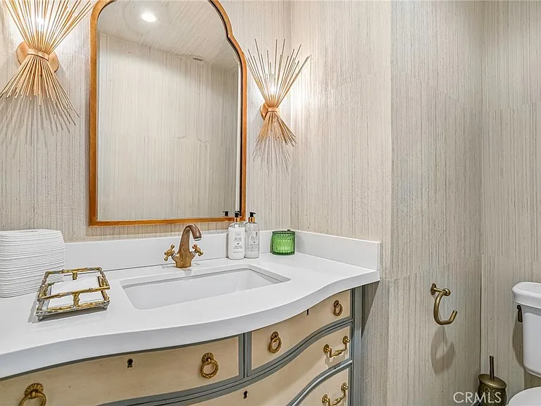 2200 Walnut Ave — Photo 11