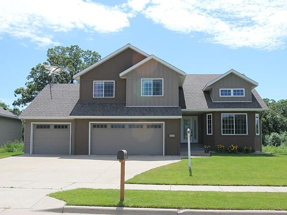 2nd image of 610 Brookwood Ln